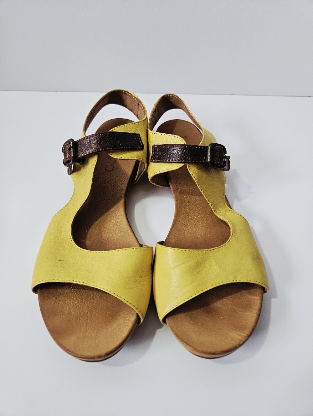 Bueno Kina Sandals Size 39 US 8.5 Yellow Leather Ankle Strap